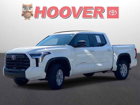 Used 2025 Toyota Tundra SR5 w/ SR5 Premium Package AWD/4WD image 5