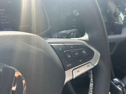 Used 2025 Volkswagen Jetta SE w/ Sunroof Package image 22