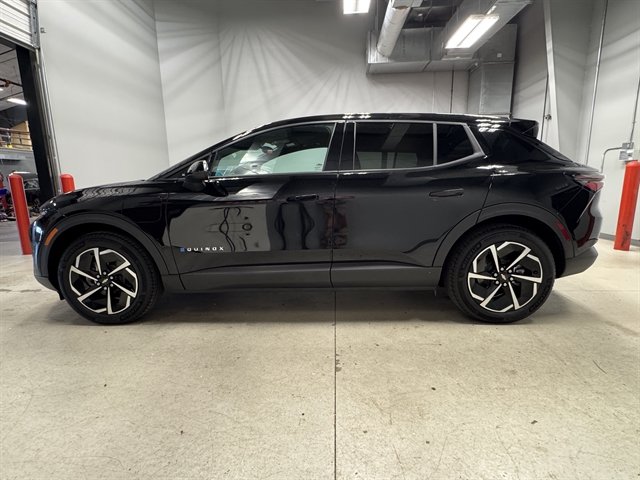Used 2025 Chevrolet Equinox EV LT FWD image 4