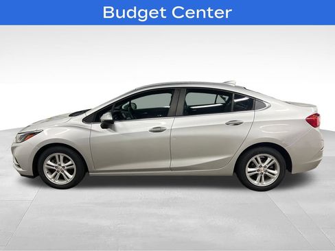 Used 2017 Chevrolet Cruze LT w/ Convenience Package FWD image 5