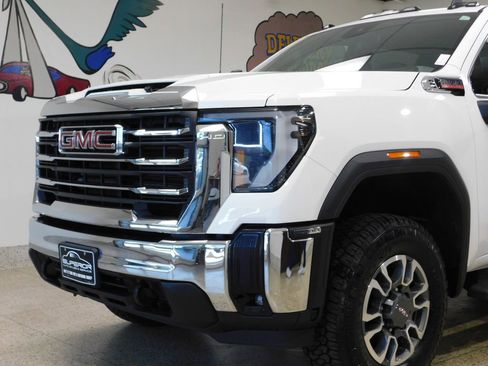 Used 2024 GMC Sierra 2500 SLE w/ SLE Convenience Package AWD/4WD image 16