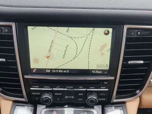 Used 2016 Porsche Panamera 4 image 19