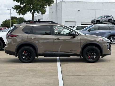Used 2025 Nissan Rogue SV AWD/4WD image 3