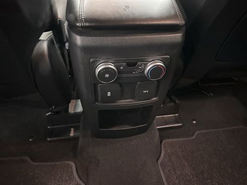 Used 2020 Ford Explorer XLT image 23