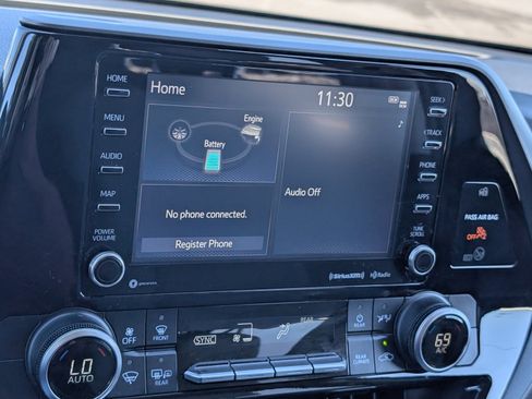 Used 2021 Toyota Highlander LE image 13