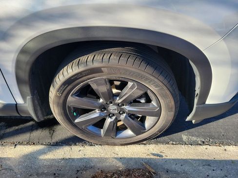 Used 2025 Honda Pilot Sport image 15