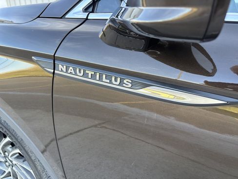 Used 2019 Lincoln Nautilus Reserve image 11