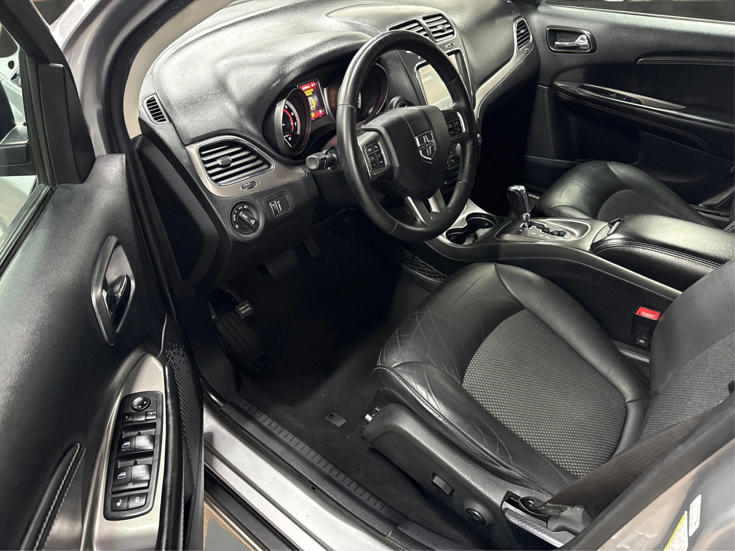 Used 2018 Dodge Journey Crossroad w/ Popular Equipment Group FWD image 10