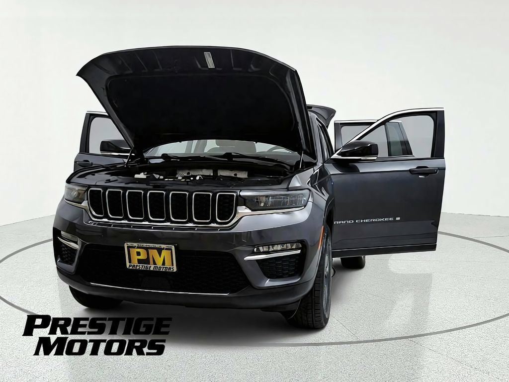 Used 2023 Jeep Grand Cherokee 4WD 4xe image 12