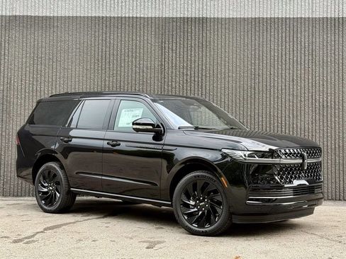 Used 2025 Lincoln Navigator Reserve w/ Jet Appearance Package AWD/4WD image 7