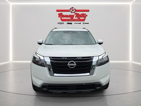 Used 2025 Nissan Pathfinder SV FWD image 8