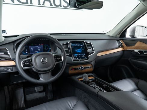 Used 2024 Volvo XC90 T8 Plus w/ Protection Package Premier image 16
