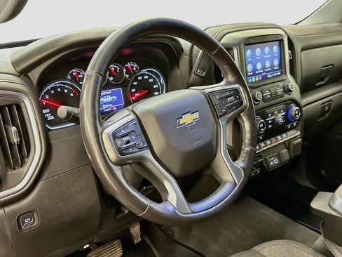 Used 2021 Chevrolet Silverado 1500 LT w/ Z71 Off-Road Package AWD/4WD image 18