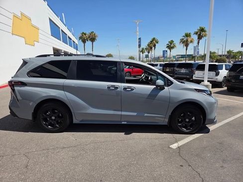 Used 2025 Toyota Sienna XLE Woodland Edition AWD/4WD image 7
