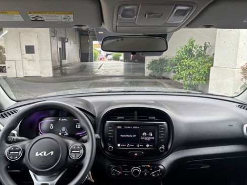 Used 2025 Kia Soul LX w/ LX Technology Package FWD image 33