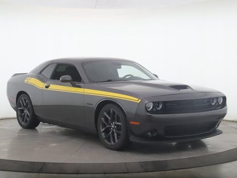 Used 2022 Dodge Challenger R/T w/ Blacktop Package RWD image 2