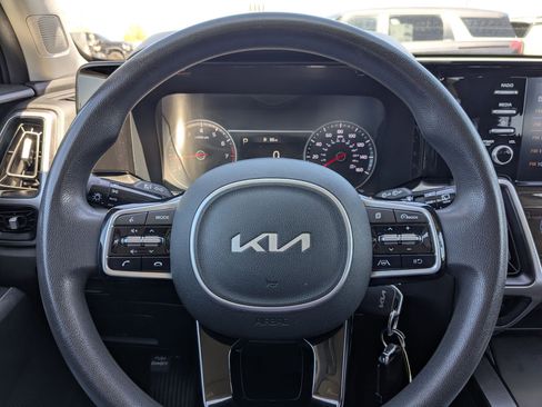 Used 2022 Kia Sorento LX AWD/4WD image 15