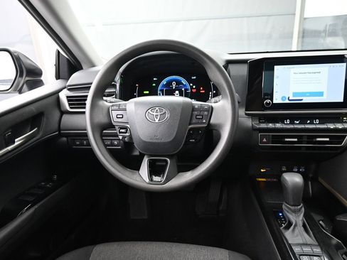 Used 2025 Toyota Camry LE FWD image 12