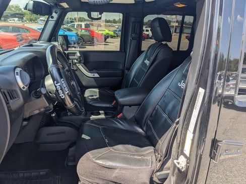 Used 2017 Jeep Wrangler Unlimited Sahara image 10