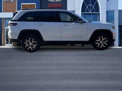 Used 2025 Jeep Grand Cherokee Limited image 8