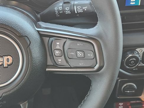 Used 2025 Jeep Wrangler Unlimited Rubicon image 28