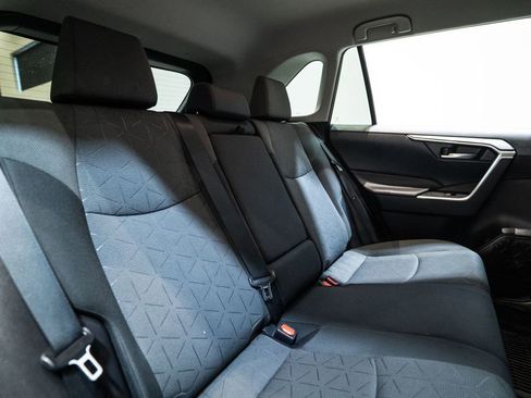 Used 2020 Toyota RAV4 XLE image 32