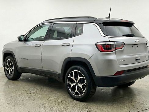 Used 2025 Jeep Compass Limited image 5