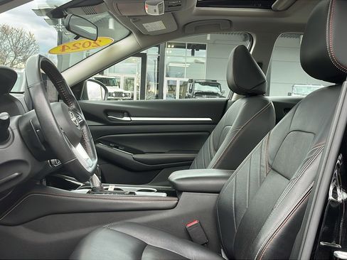 Used 2024 Nissan Altima 2.5 SR w/ SR Premium Package image 10