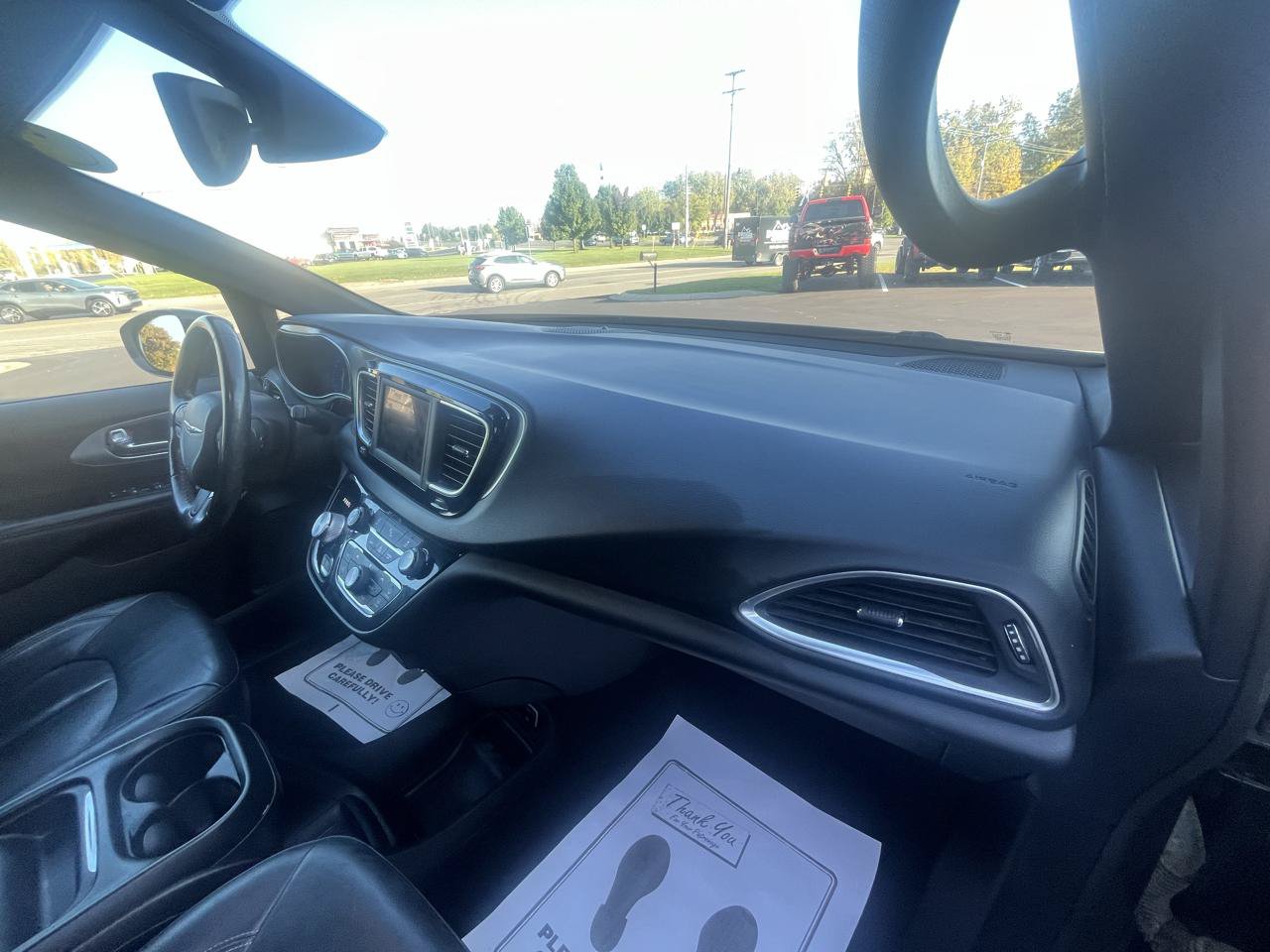 Used 2019 Chrysler Pacifica Touring-L w/ S Appearance Package FWD image 17
