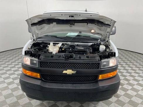 Used 2020 Chevrolet Express 3500 Extended w/ Driver Convenience Package RWD image 11