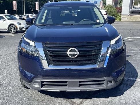 Used 2025 Nissan Pathfinder SV FWD image 2