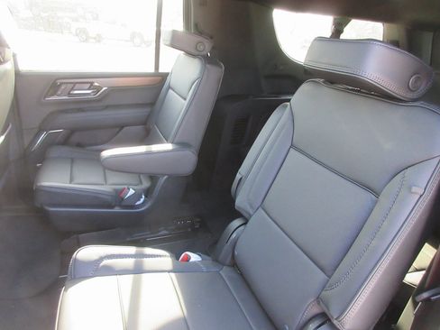 New 2026 GMC Yukon XL Denali w/ Denali Reserve Package image 14