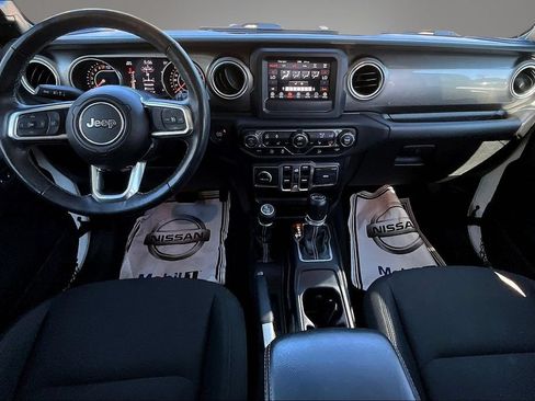 Used 2018 Jeep Wrangler Unlimited Sahara AWD/4WD image 13