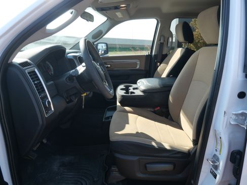 Used 2021 RAM 1500 Classic SLT image 8