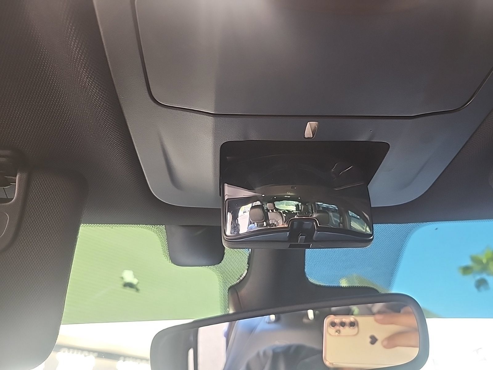 Used 2021 Chrysler Pacifica Limited w/ Uconnect Theater Family Group FWD image 19