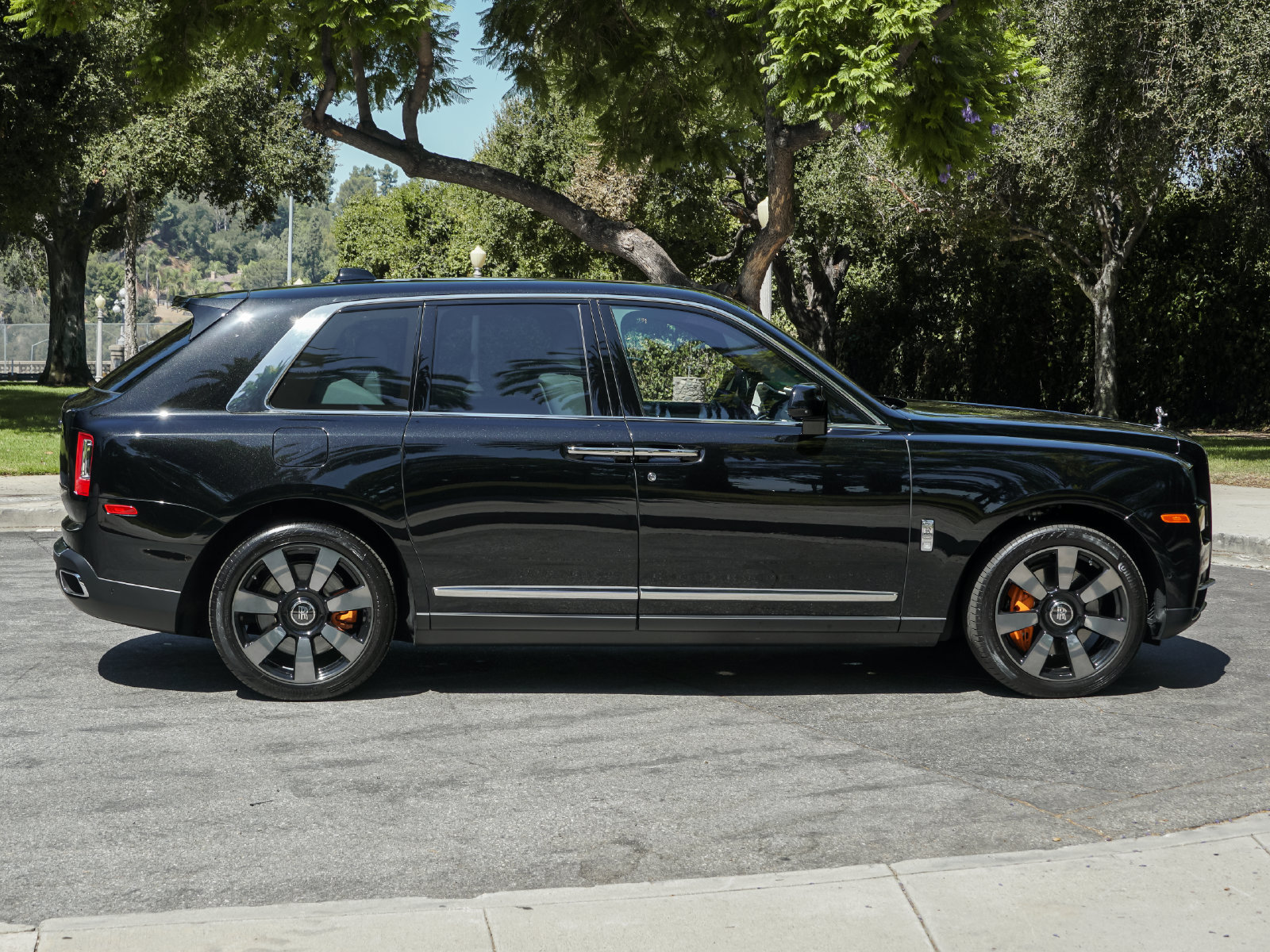 Certified 2024 Rolls-Royce Cullinan w/ Cullinan Package AWD/4WD image 8