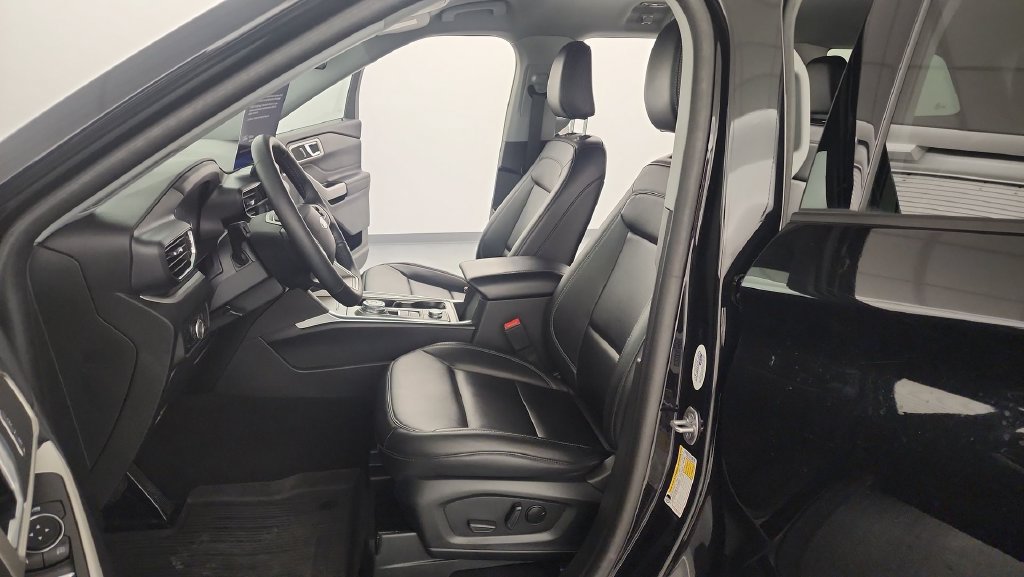 Used 2024 Ford Explorer XLT w/ Equipment Group 202A AWD/4WD image 15