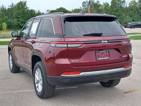 Used 2024 Jeep Grand Cherokee Laredo X w/ Luxury Tech Group I AWD/4WD image 3