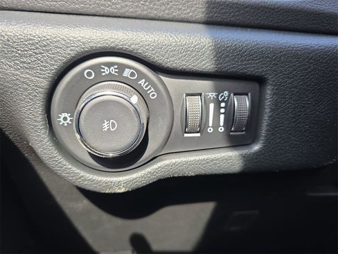 New 2026 Chrysler Pacifica Select image 27