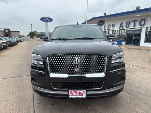 Used 2024 Lincoln Navigator Reserve AWD/4WD image 2