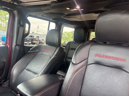 Used 2022 Jeep Wrangler Unlimited Rubicon w/ Dual Top Group AWD/4WD image 5
