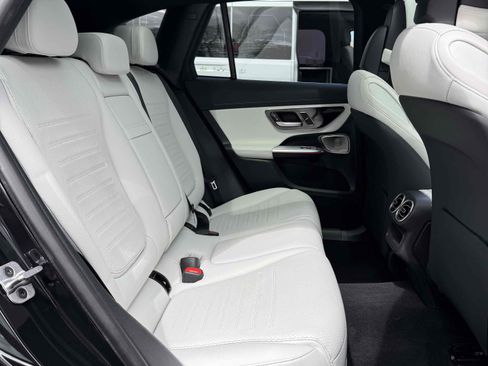 Used 2023 Mercedes-Benz GLC 300 image 33