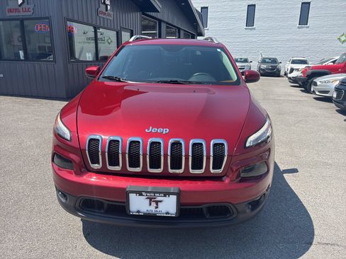 Used 2016 Jeep Cherokee Latitude w/ Cold Weather Group AWD/4WD image 8