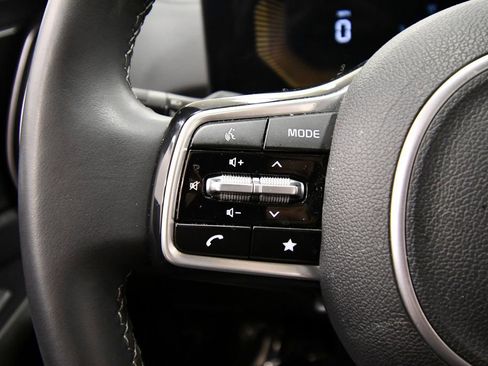 Certified 2025 Kia Sorento EX AWD/4WD image 22