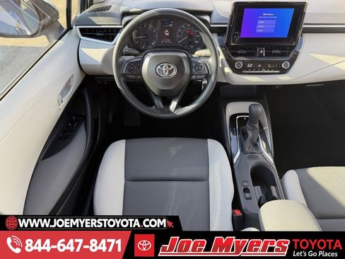 Used 2025 Toyota Corolla LE image 14