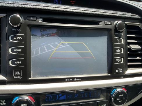 Used 2014 Toyota Highlander Limited FWD image 24