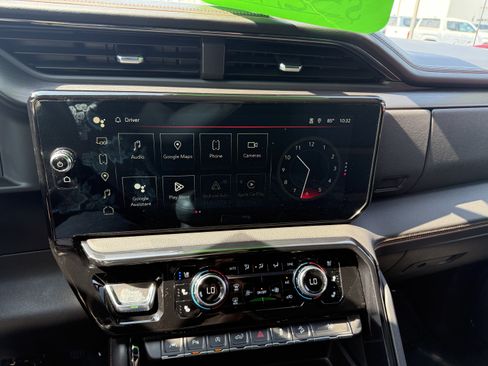 Used 2022 GMC Sierra 1500 AT4 w/ AT4 Premium Package AWD/4WD image 8