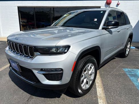 Used 2023 Jeep Grand Cherokee Limited AWD/4WD image 1