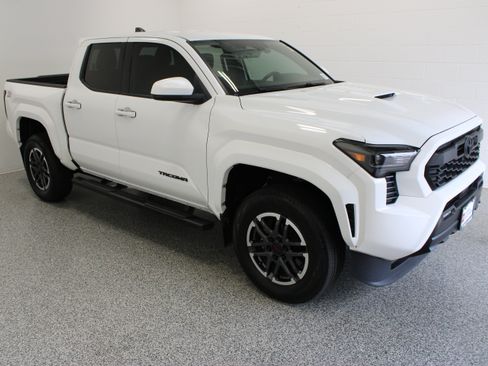 Used 2024 Toyota Tacoma TRD Sport RWD image 4