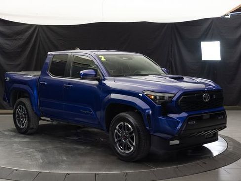 Used 2025 Toyota Tacoma TRD Sport AWD/4WD image 3